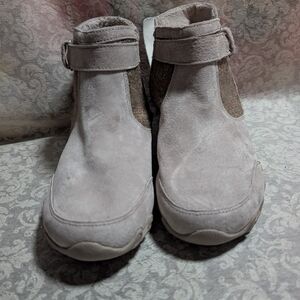 Skechers Women's Ankle Boots in Light Gray